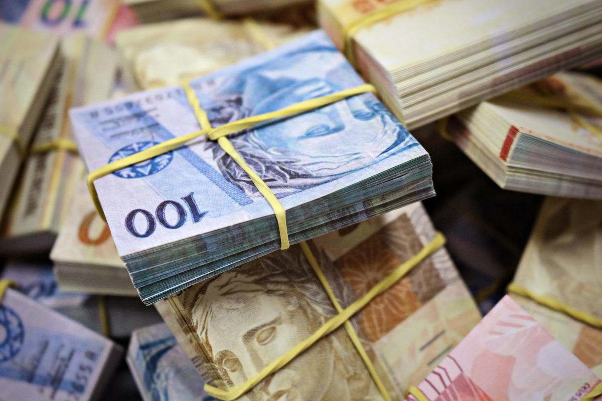 PIS/Pasep: Confira se Você Pode Receber Até R$ 1.200 e Saiba Como Sacar o Seu Benefício! PIS 2024: Veja se Você Tem Direito a R$ 1.200 e Como Receber!