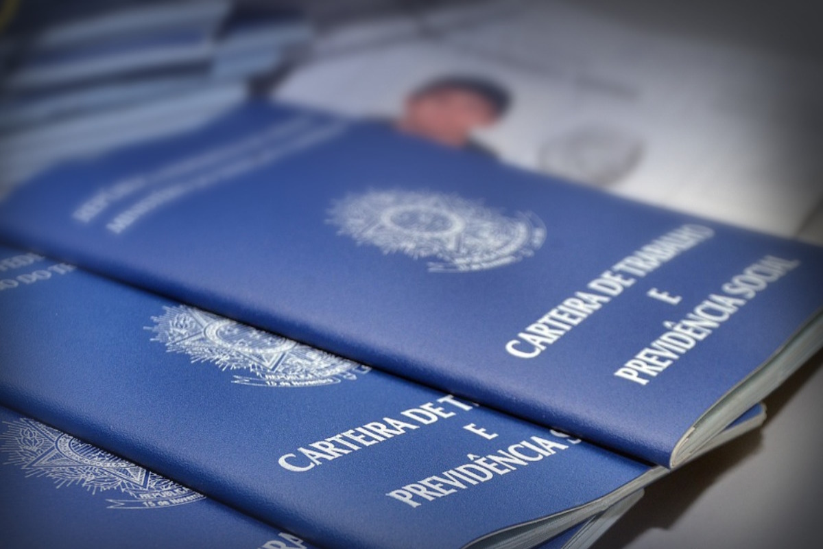 PIS/Pasep: Confira se Você Pode Receber Até R$ 1.200 e Saiba Como Sacar o Seu Benefício! pis 2024-
