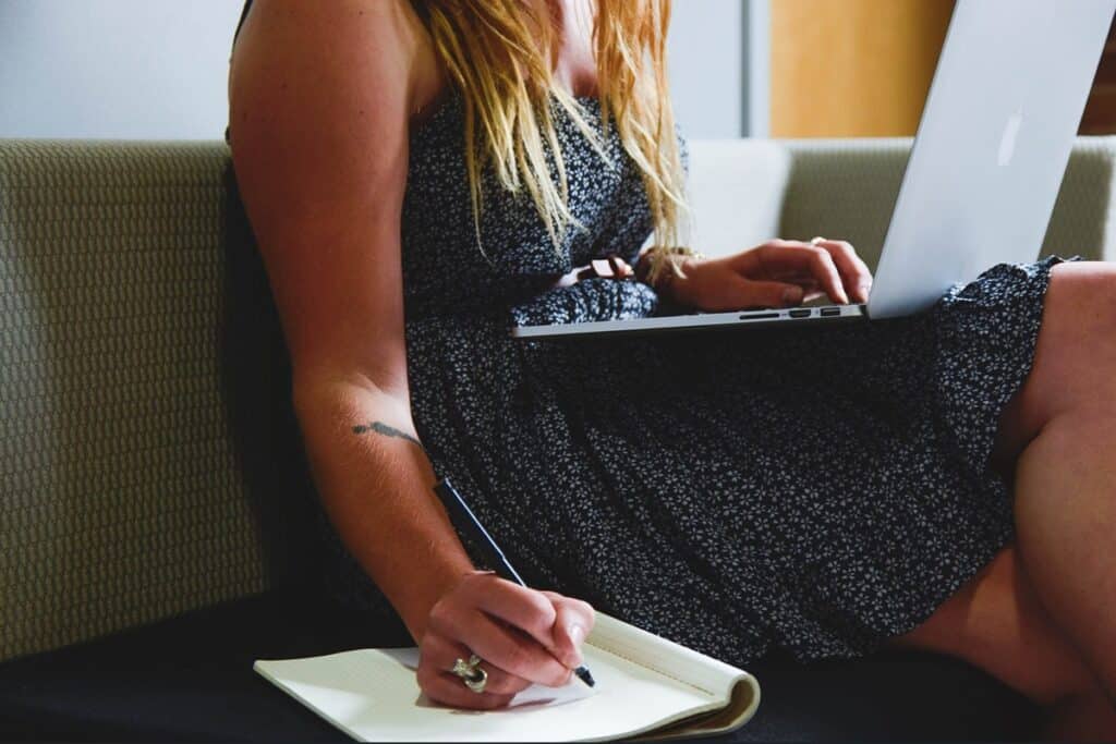 15 Maneiras Incríveis e Práticas de Ganhar Dinheiro na Internet em 2025 Freelancer