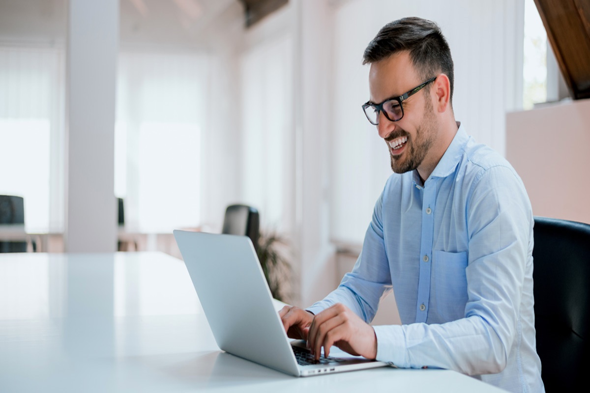 Ganhe Dinheiro em Dólar Sem Sair de Casa: As Melhores Estratégias Para Faturar Alto com Freelance, Produtos Digitais e Mais! home office